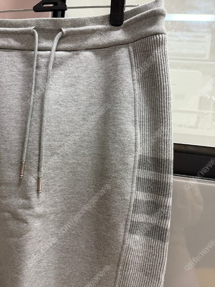 톰브라운thom browne 4BAR 미디 스커트--1