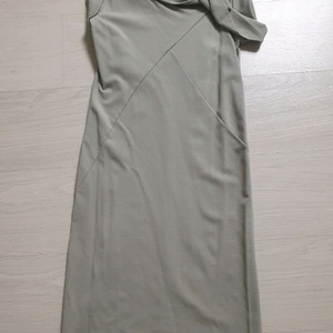 엠포리오 아르마니 원피스 사이즈 42 판매합니다