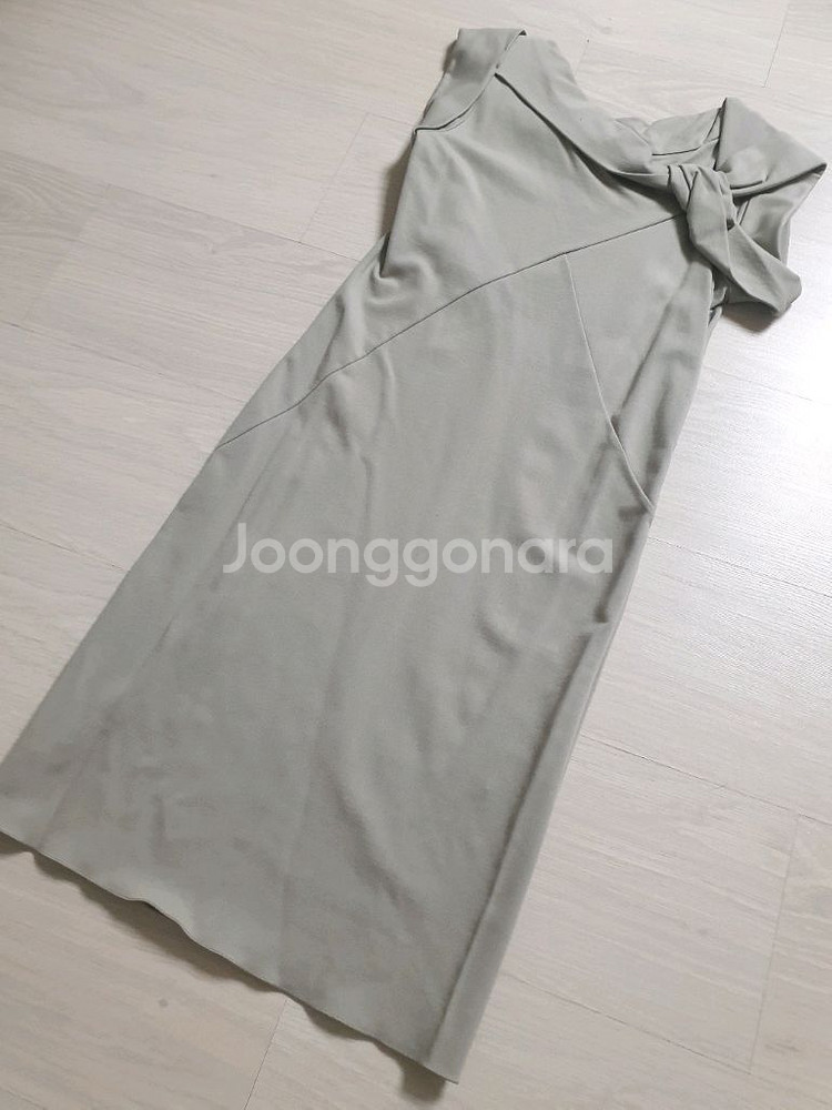 엠포리오 아르마니 원피스 사이즈 42 판매합니다--1