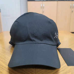 아크테릭스 칼버스캡 새제품 판매합니다.