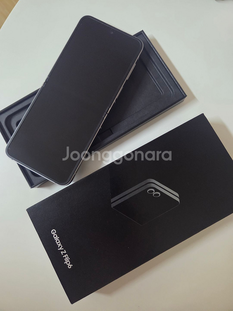 삼성 Z플립6 실버쉐도우 256기가 팝니다.--0
