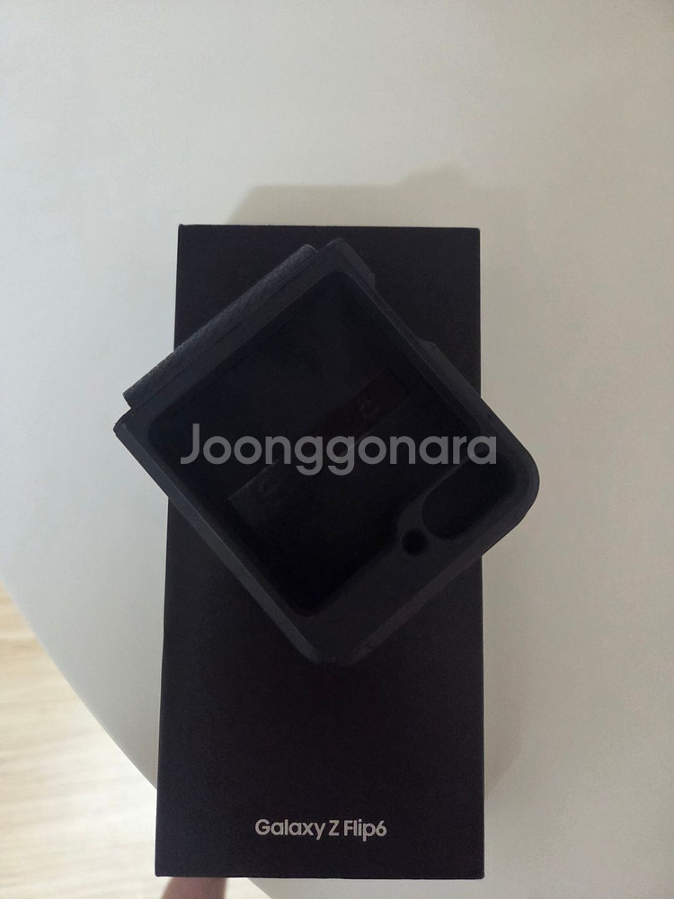 삼성 Z플립6 실버쉐도우 256기가 팝니다.--4