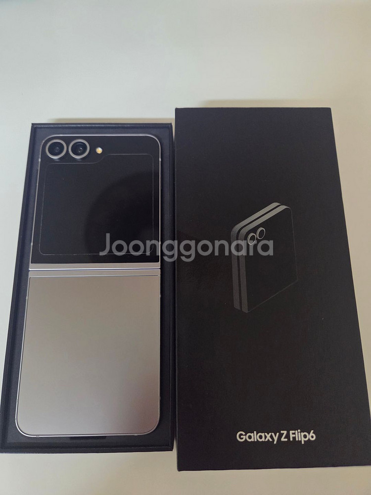 삼성 Z플립6 실버쉐도우 256기가 팝니다.--1
