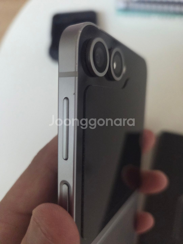 삼성 Z플립6 실버쉐도우 256기가 팝니다.--2