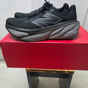 뉴발란스 Fresh Foam More v5 295mm