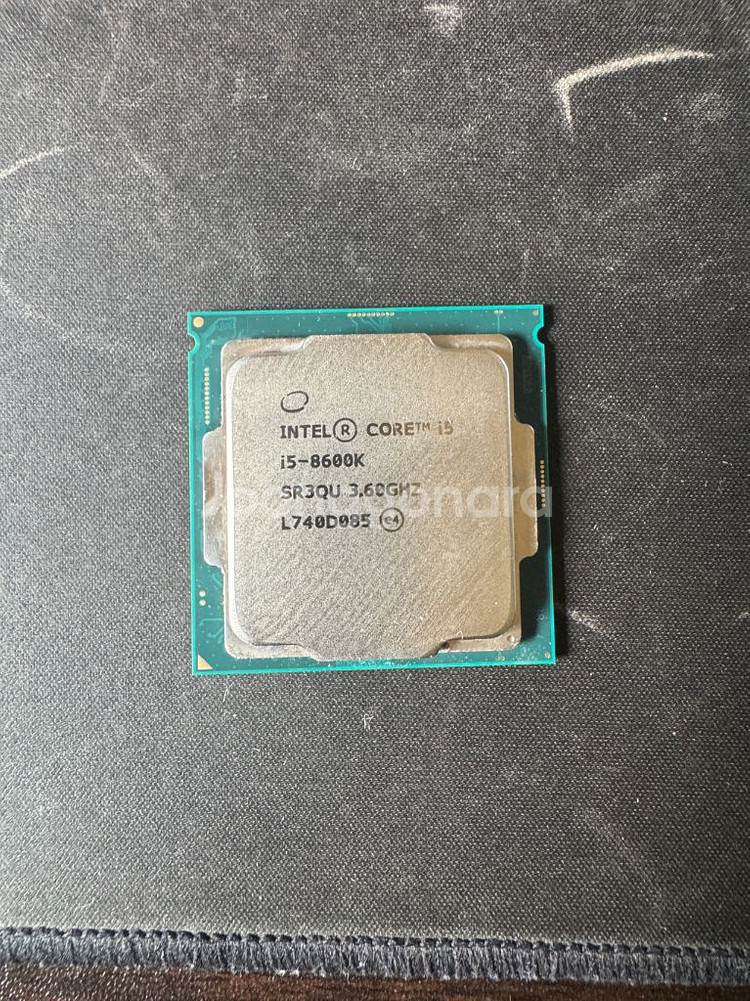 인텔 8600k +ddr4 2400 8g 두장(16g)--0