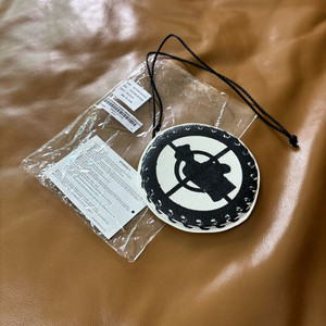 슈프림 언더커버 퍼브릭 에너미 메달리온 파우치 백