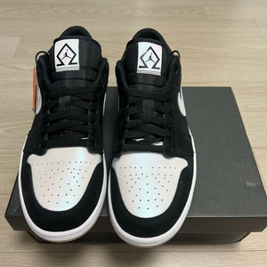 나이키 조던 1 로우 다이아몬드 275,295 판매