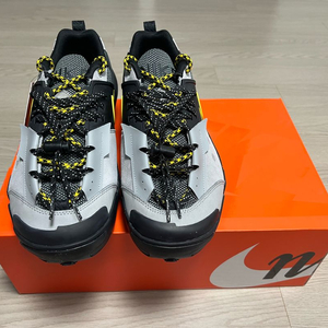 나이키 X 사카이 제가마돔 매트 실버 285 판매