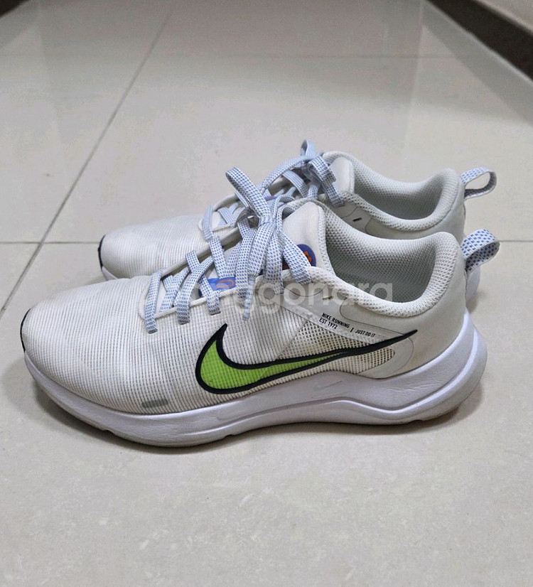 나이키런닝화240사이즈--0