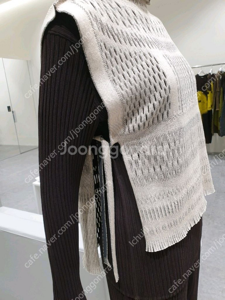 이세이미야케 루센트 니트 탑 겸 베스트--1