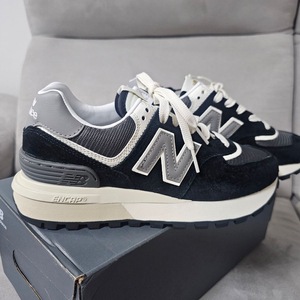 뉴발란스 574 레거시 블랙 235 새제품!!