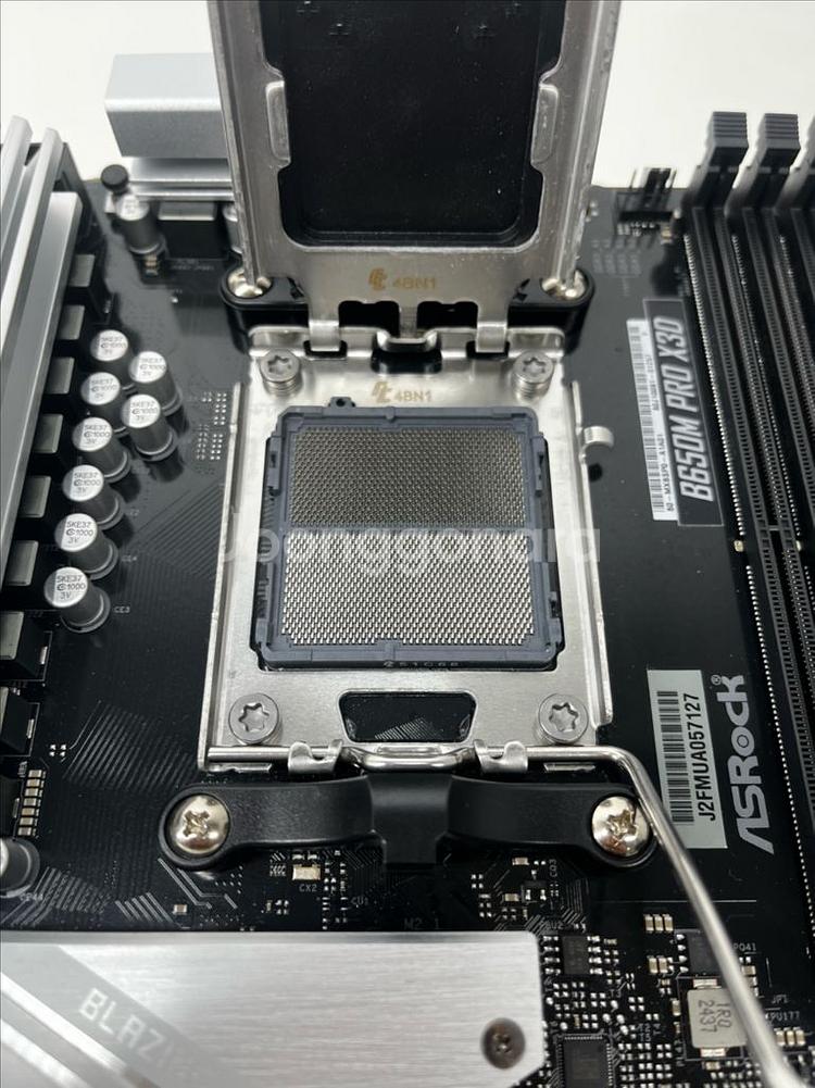 ASROCK B650M PRO X3D 메인보드--2
