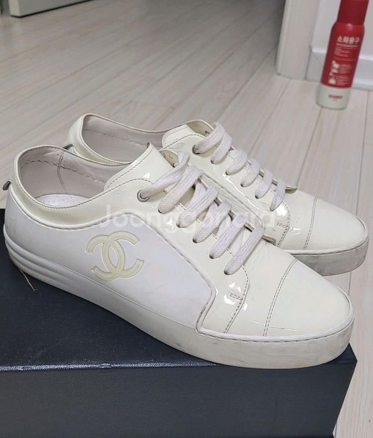 샤넬 화이트 스니커즈 38.5 (작게 나옴)--0