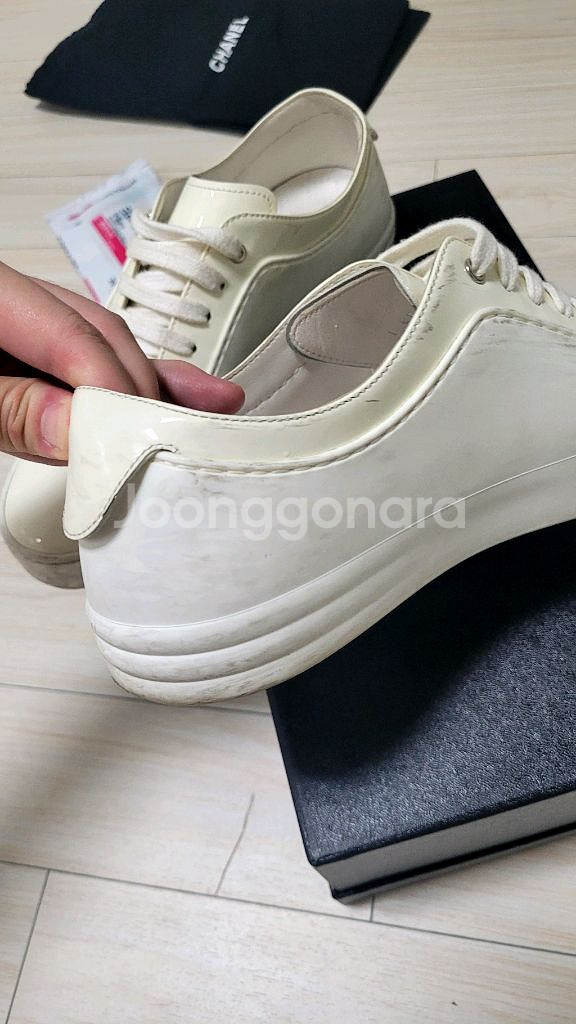 샤넬 화이트 스니커즈 38.5 (작게 나옴)--6