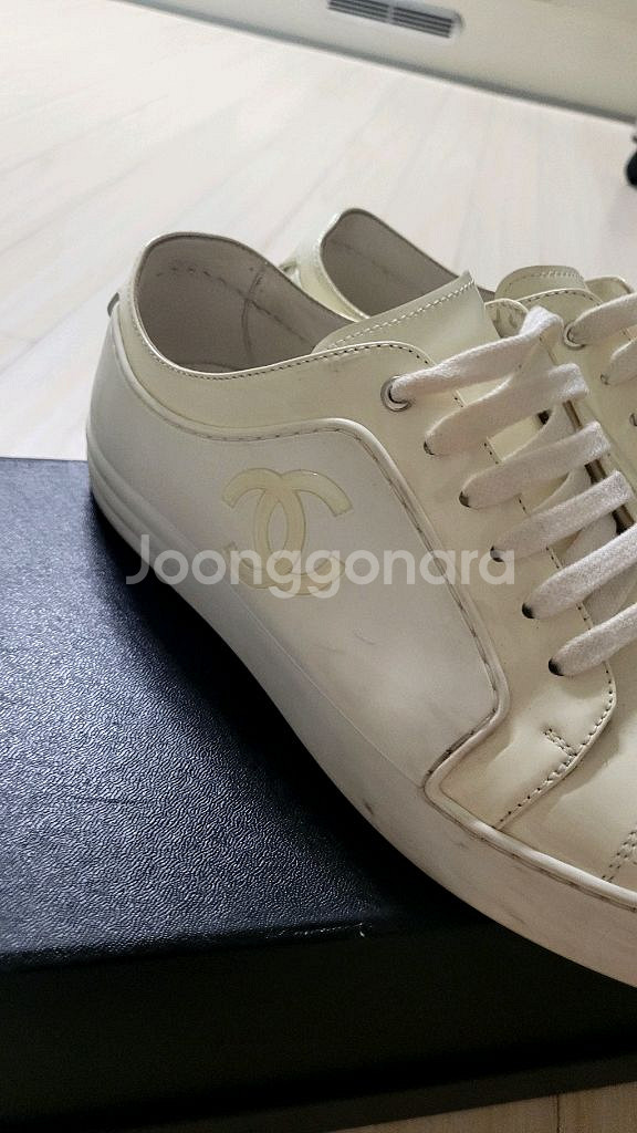 샤넬 화이트 스니커즈 38.5 (작게 나옴)--9