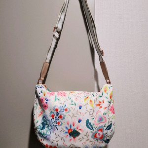 오일릴리 크로스백