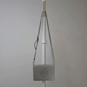 토리버치 아만다 레더 크로스백