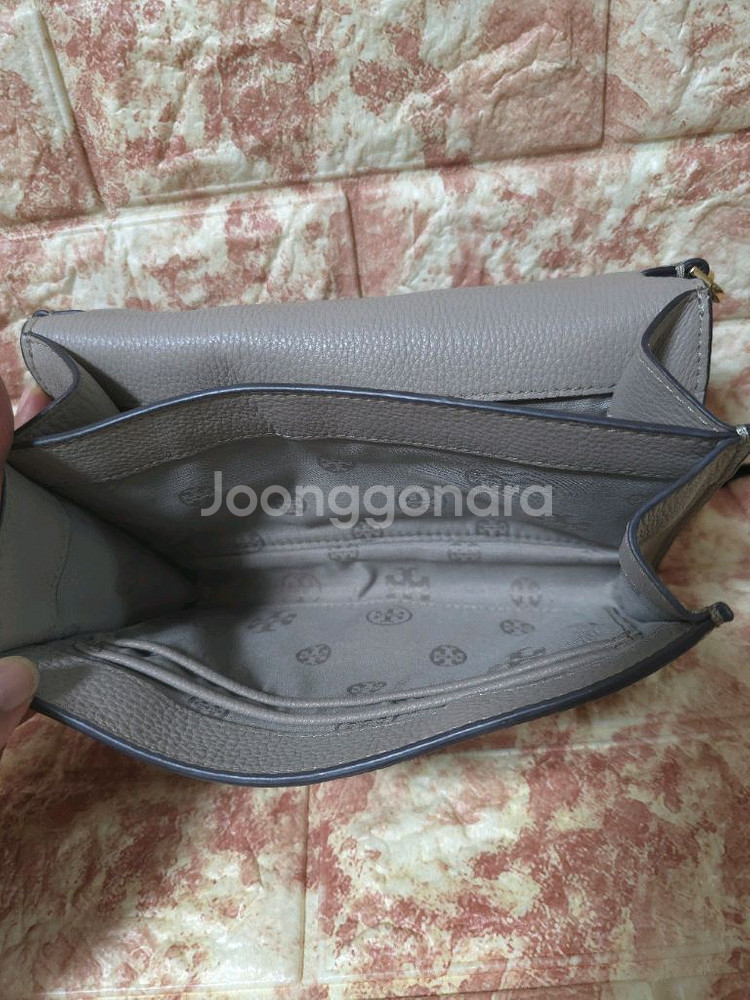 토리버치 아만다 레더 크로스백--3