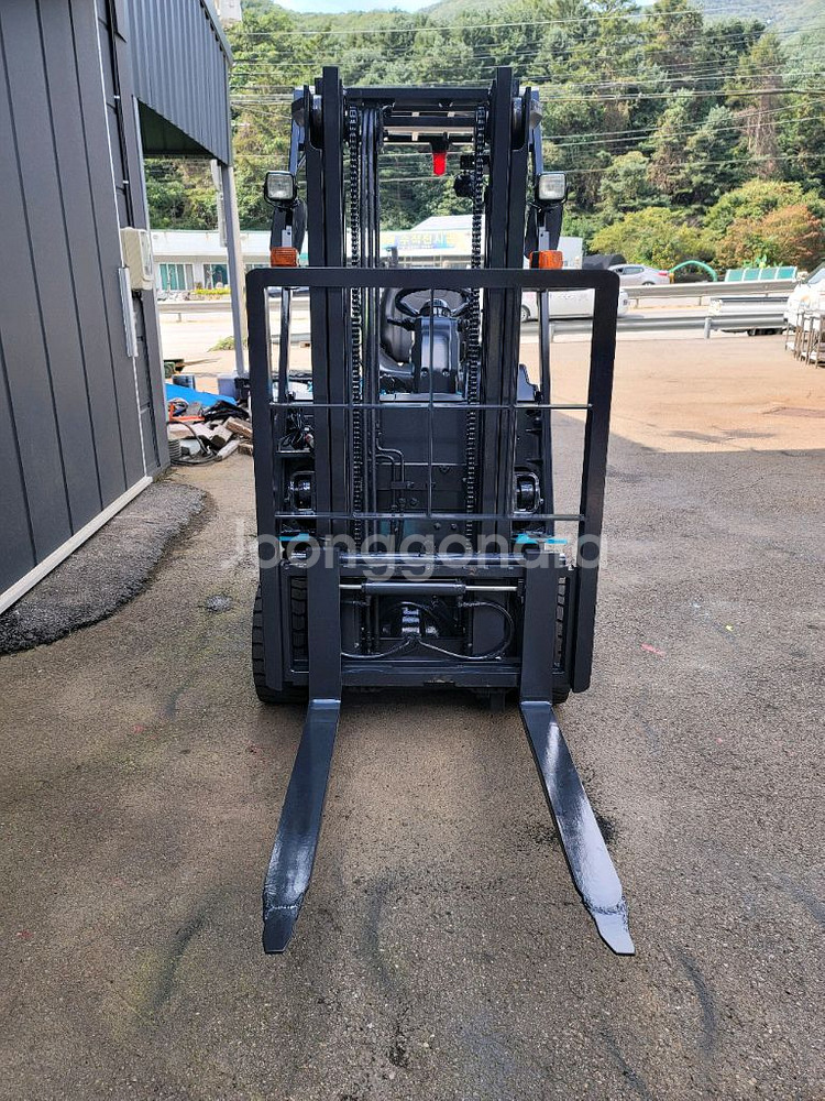 신차급 유니케리어 1.5톤 전동지게차 특가판매--2