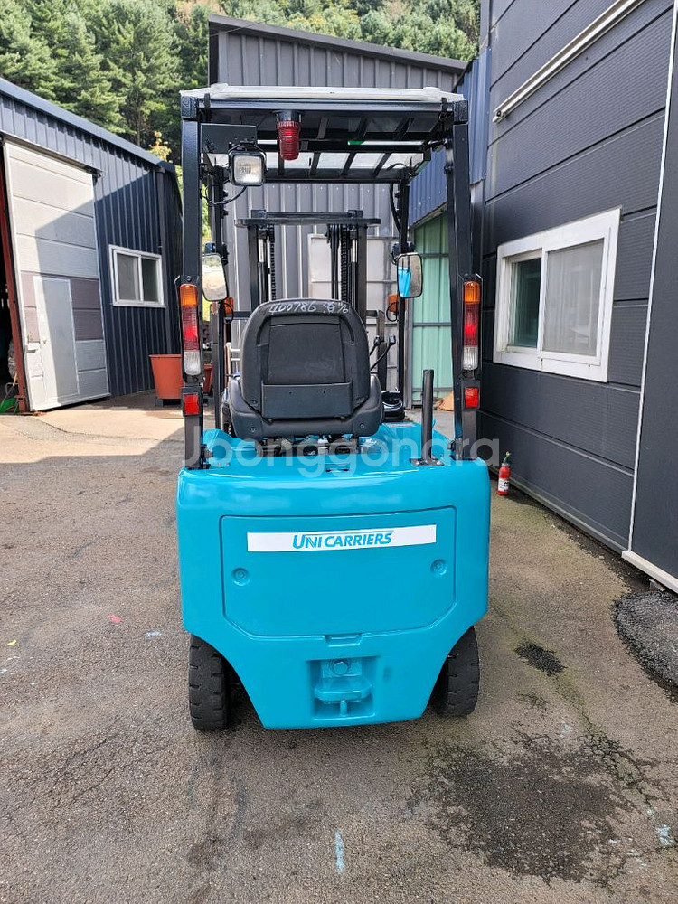 신차급 유니케리어 1.5톤 전동지게차 특가판매--3