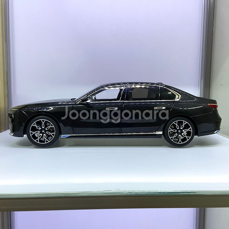 미니챔프 1:18 BMW i7 다이캐스트(딜러버전)--2