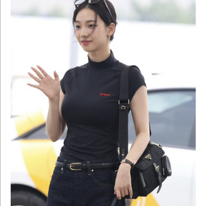 [새제품] 프라다 익스플로어 미듐 숄더 카리나백