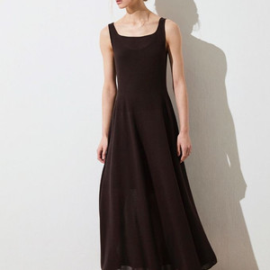 한섬 더캐시미어 홀가먼트 플레어 니트 드레스