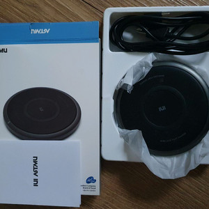 아트뮤 WC610 무선충전기 판매합니다.