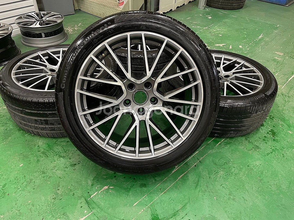 포르쉐 카이엔 21인치 휠타이어 터보 RS 스파이더--0