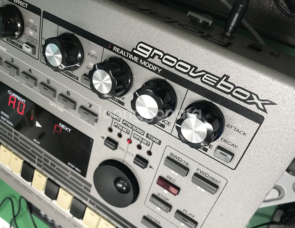 Roland MC-303 그루브박스 시퀀서--1