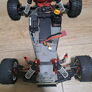 rc 트랙사스 러슬러 차체만 팝니다