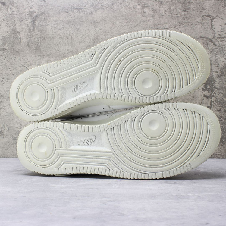 300 나이키 x 슈프림 에어포스 1 로우 화이트--5