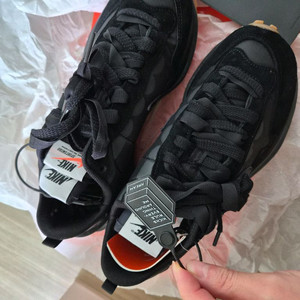 나이키 사카이 베이퍼와플 블랙 235