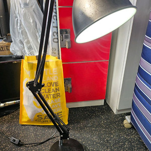 탁상용 전기 스탠드 조명 팝니다