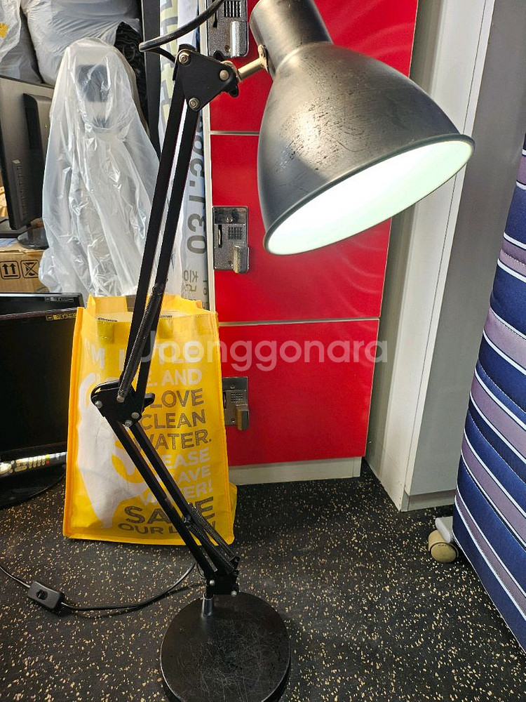 탁상용 전기 스탠드 조명 팝니다--1