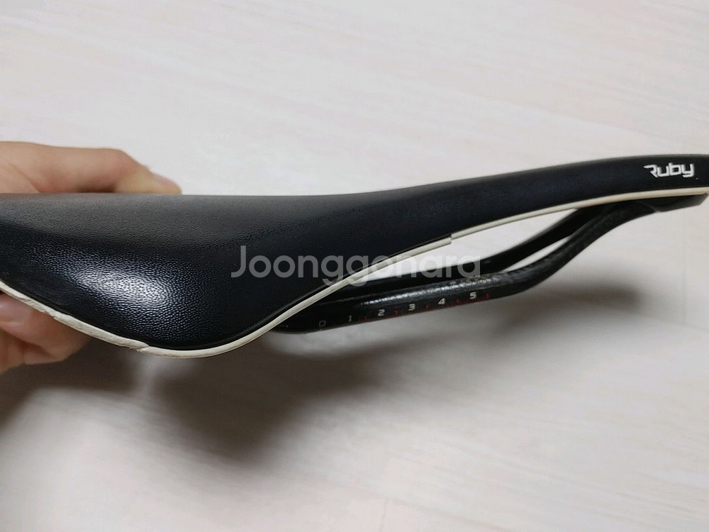 스페셜라이즈드 루비 카본레일155미리 안장 팝니다.--8