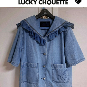 럭키슈에뜨 프릴 포인트 데님 블라우스