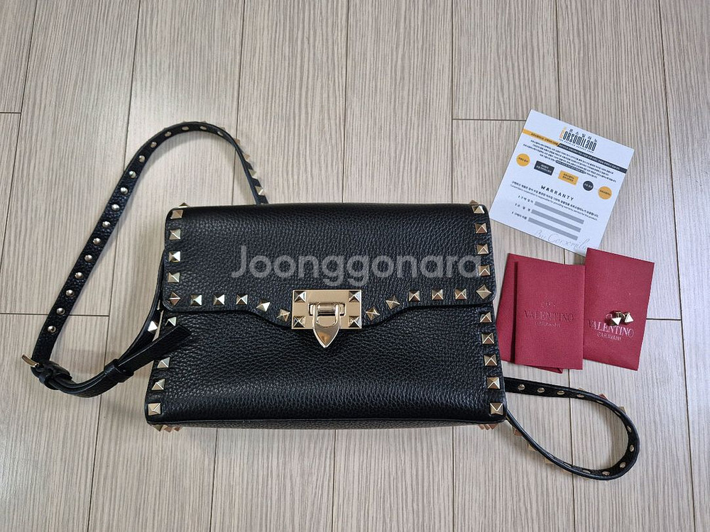 발렌티노 락스터드 크로스백--2