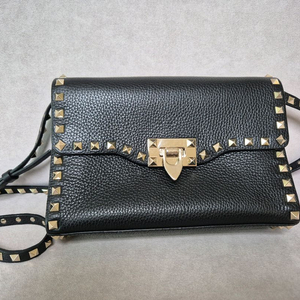 발렌티노 락스터드 크로스백