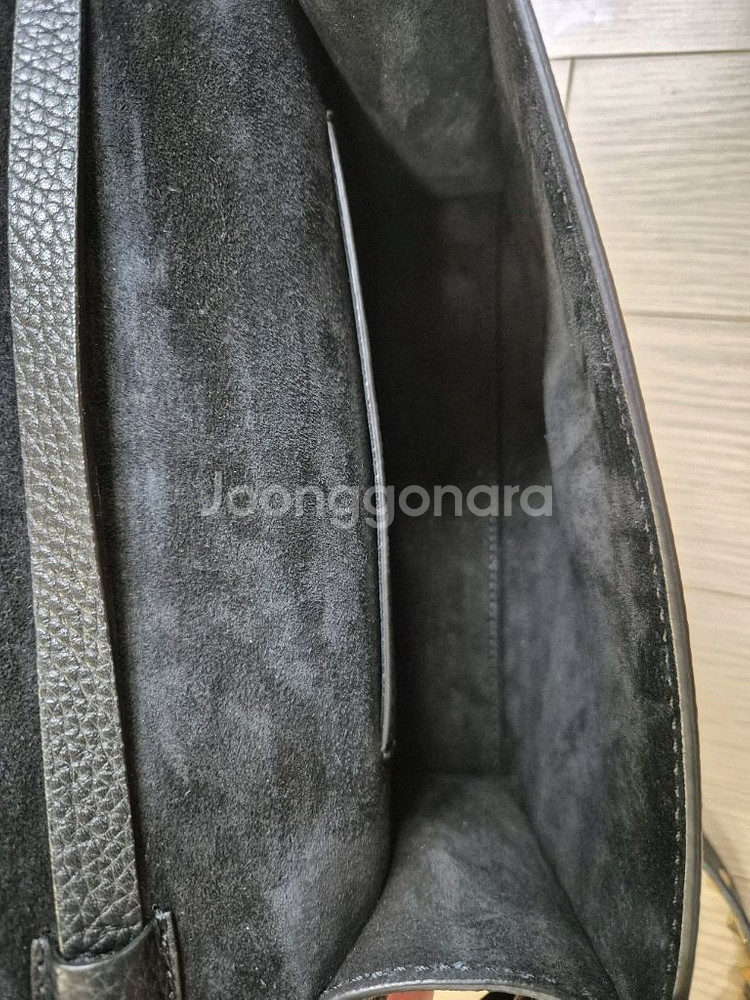 발렌티노 락스터드 크로스백--5