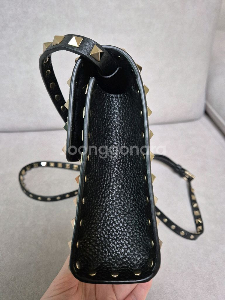 발렌티노 락스터드 크로스백--4