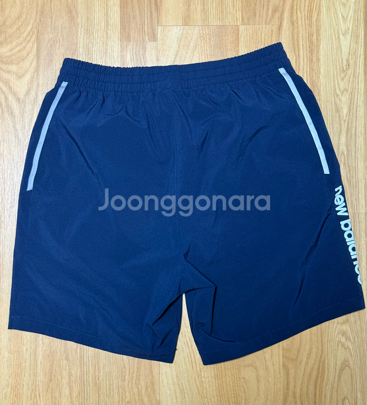 뉴발란스 우븐 반바지 팝니다--1