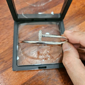 까르띠에 앵끌루 못팔찌 18k 화골 하프다이아