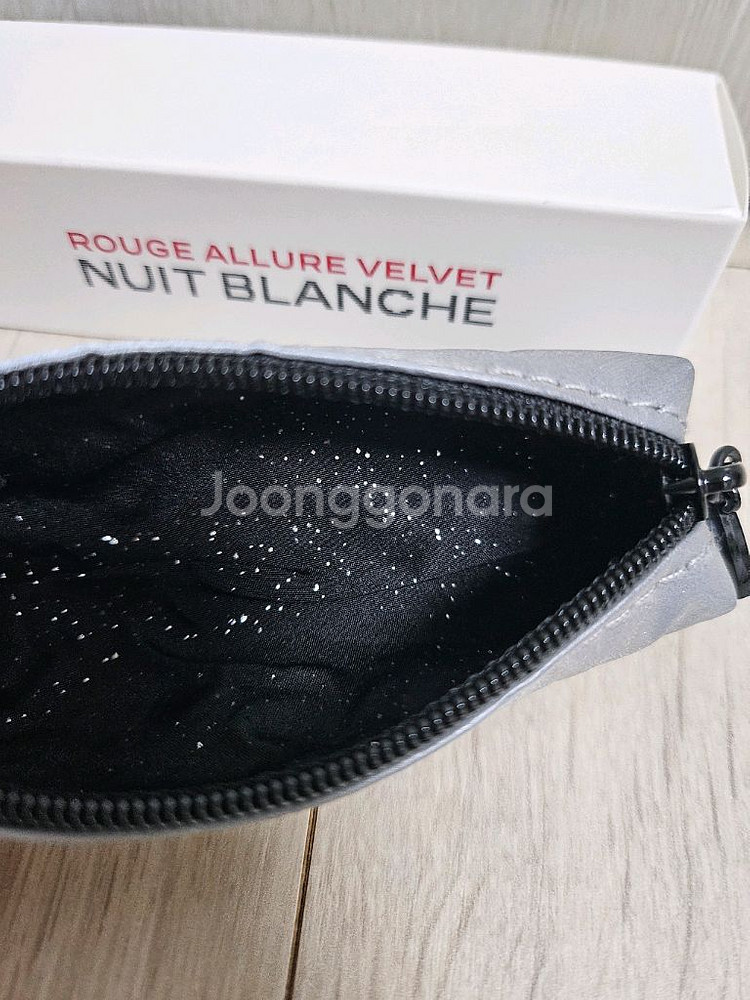 정품) 샤넬 실버 미니 파우치 (코스메틱)--2