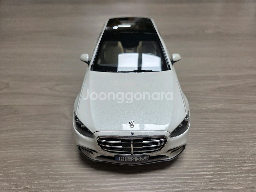 벤츠 S클래스 W223 1/18 다이캐스트 판매합니다--1