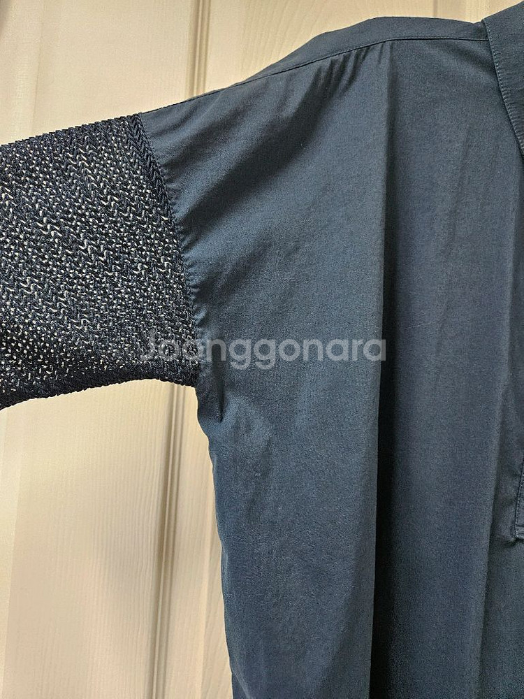 베네통 소매 디테일 티셔츠--1