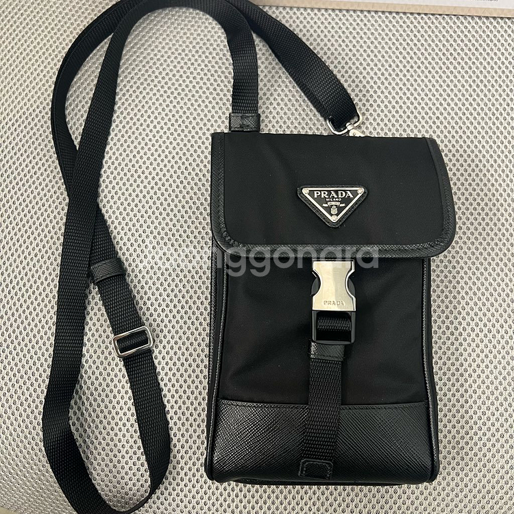 프라다 리나일론 미니 크로스백 판매합니다--1