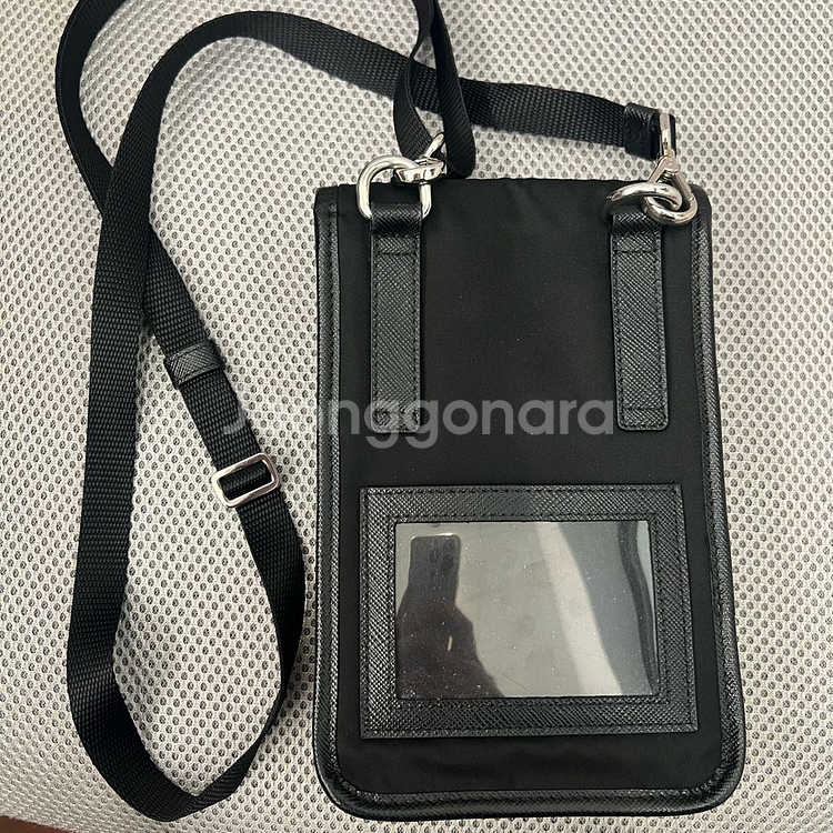 프라다 리나일론 미니 크로스백 판매합니다--2