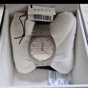 구찌 인터로킹 YA163407 시계 팝니다